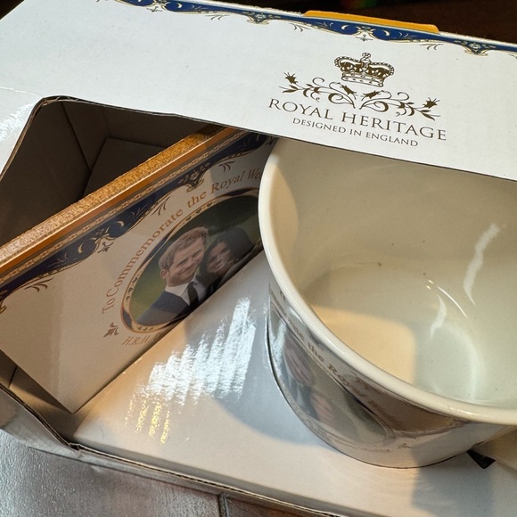 Royal Wedding Prince Harry & Meghan Markle Commemorative Box Display - Picture 3 of 7